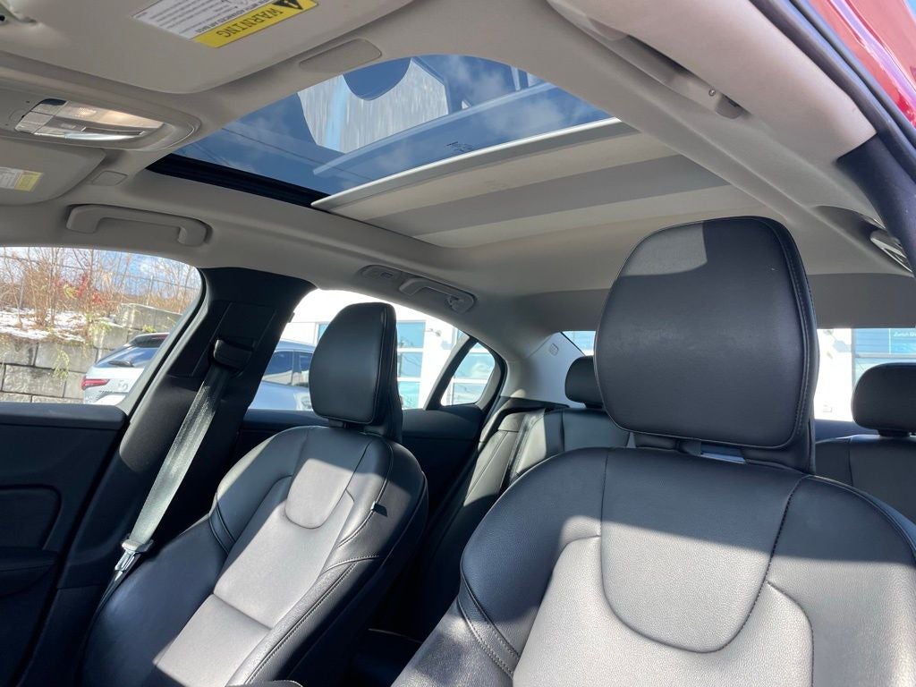 2024 Volvo S60 B5 Core Dark Theme