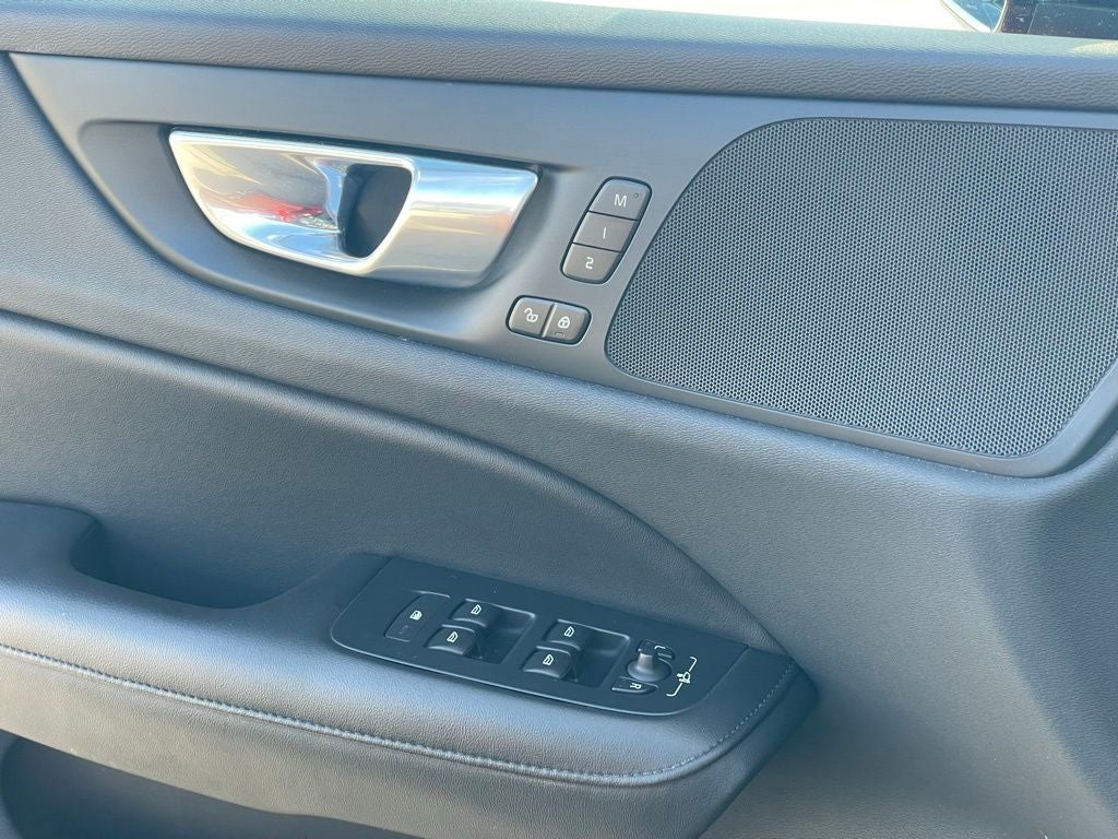 2024 Volvo S60 B5 Core Dark Theme