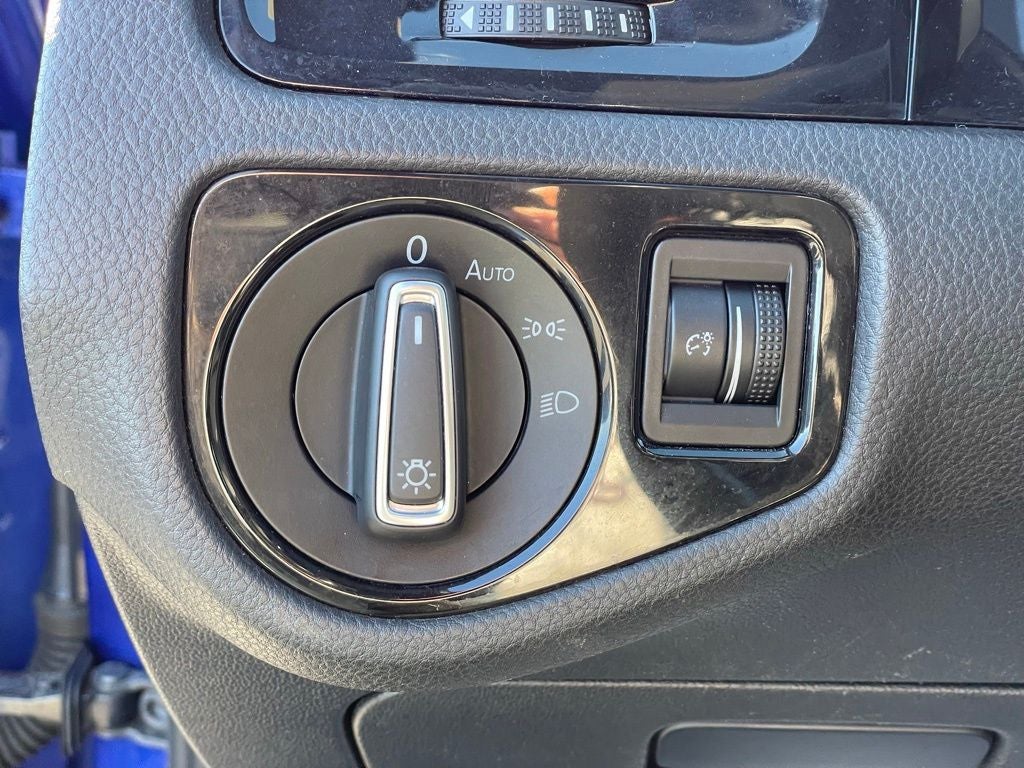 2017 Volkswagen Golf R Base 4Motion