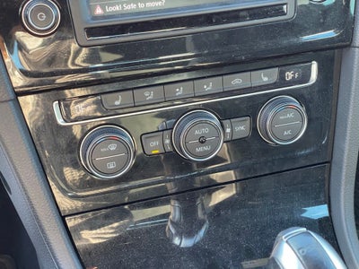 2017 Volkswagen Golf R Base 4Motion