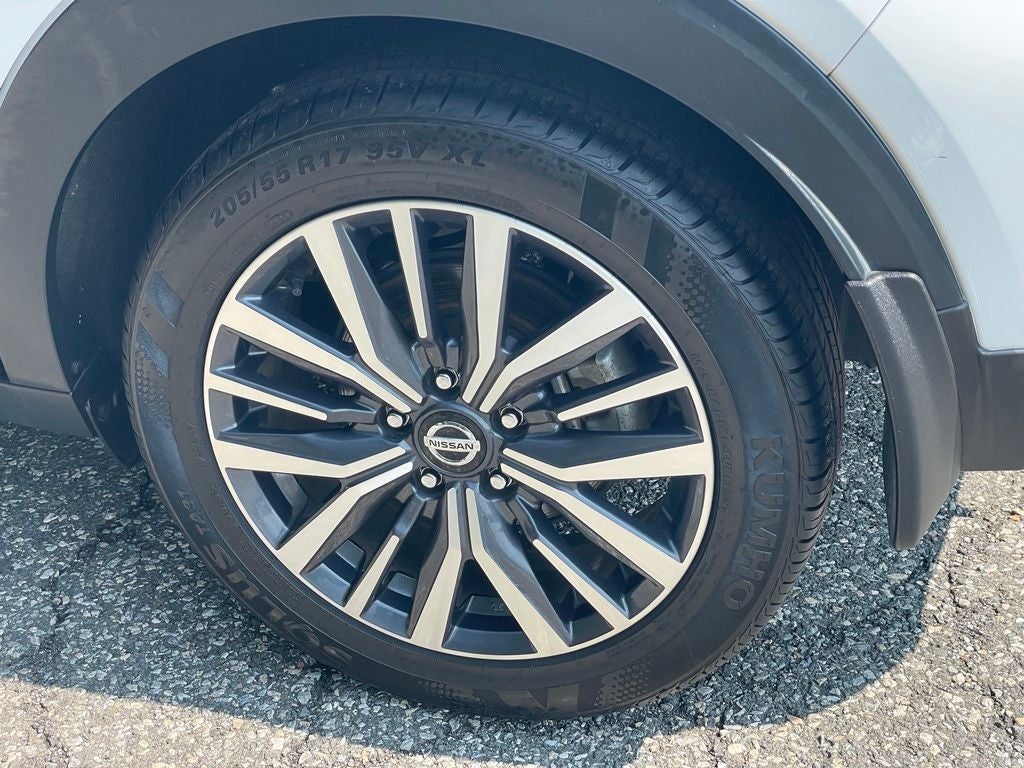 2021 Nissan Kicks SR