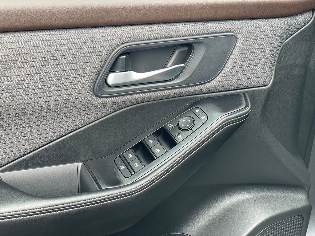 2023 Nissan Rogue SV Cloth Seating