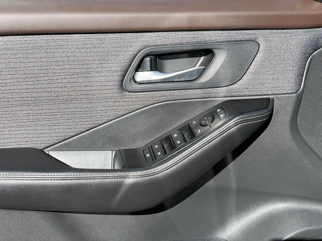 2022 Nissan Rogue SV Cloth Seating