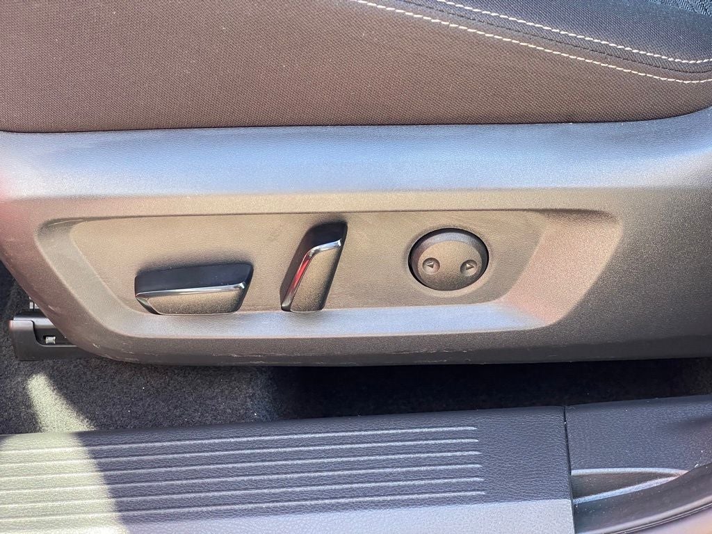 2022 Nissan Rogue SV Cloth Seating