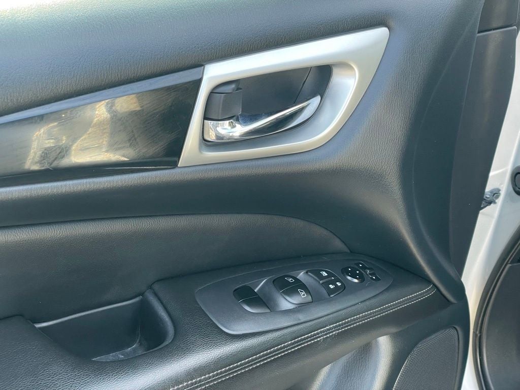 2020 Nissan Pathfinder SV