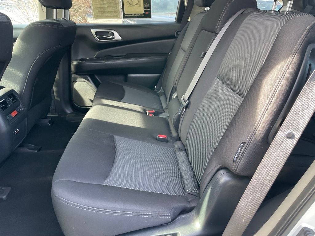 2020 Nissan Pathfinder SV