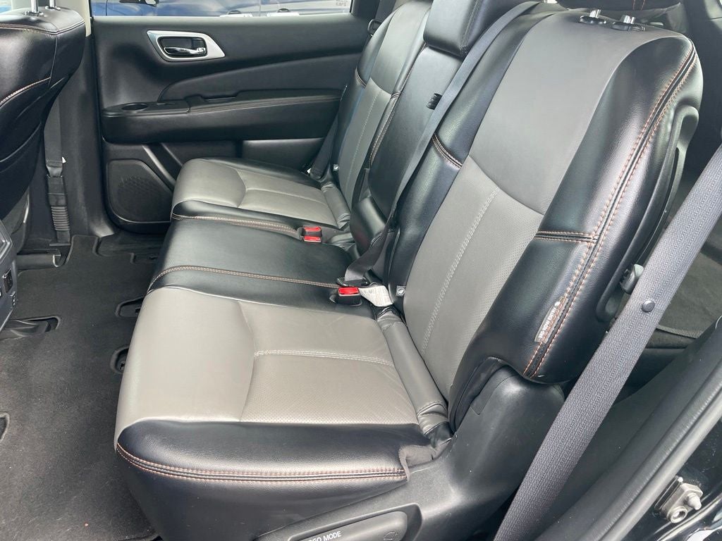 2020 Nissan Pathfinder SL