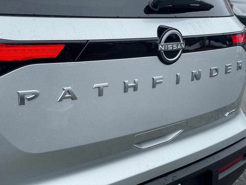 2025 Nissan Pathfinder S