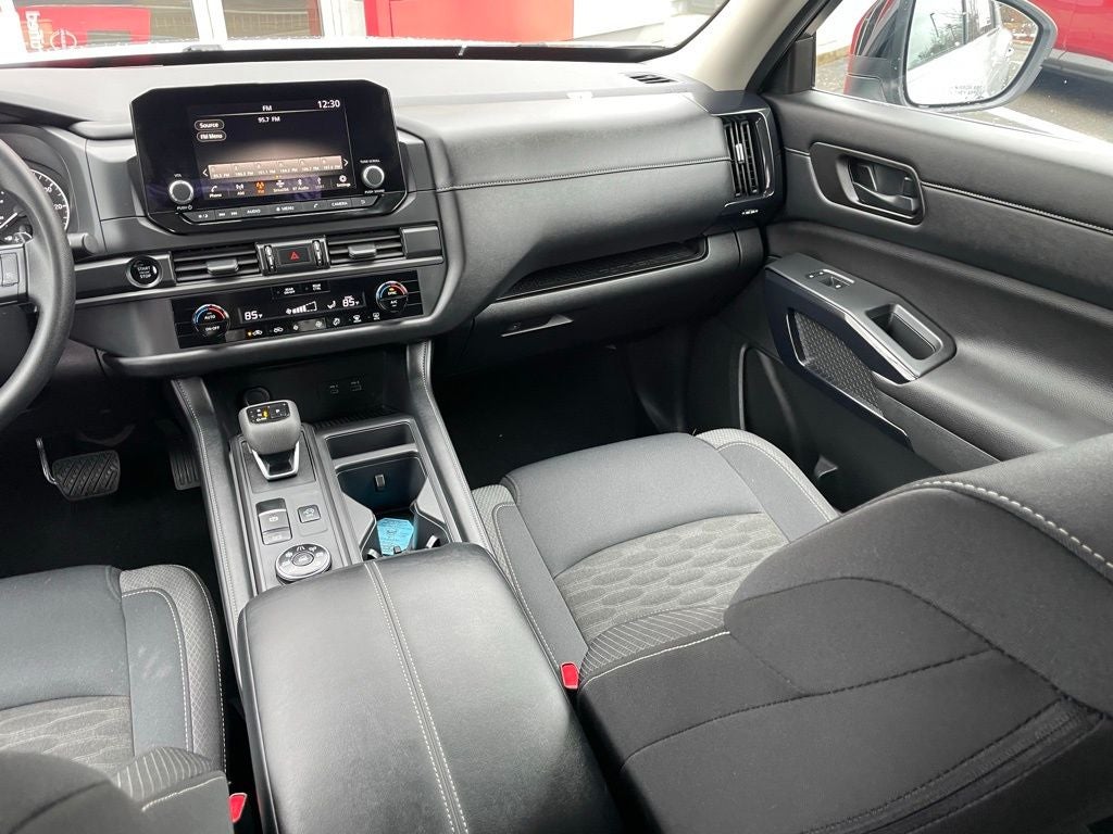 2025 Nissan Pathfinder S