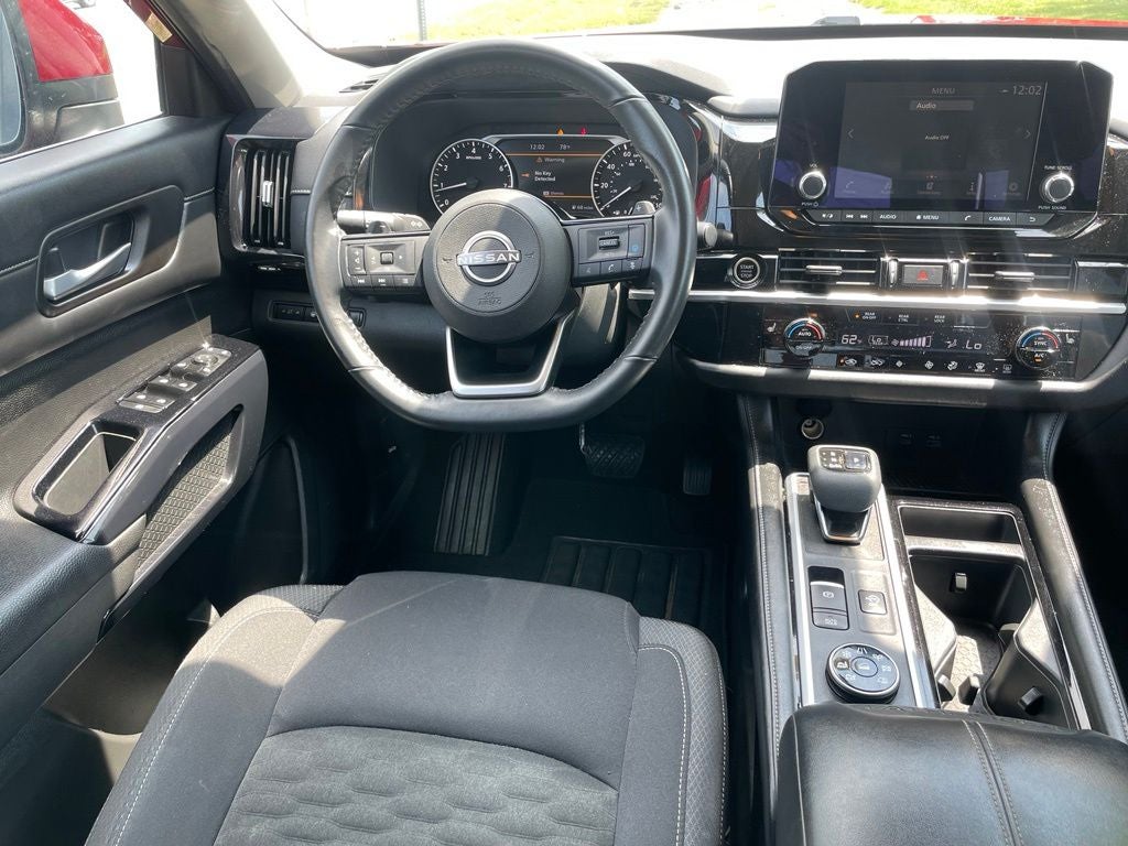 2024 Nissan Pathfinder SV
