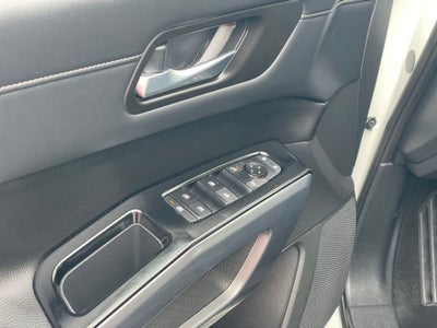 2023 Nissan Pathfinder SL w/Cross Bars