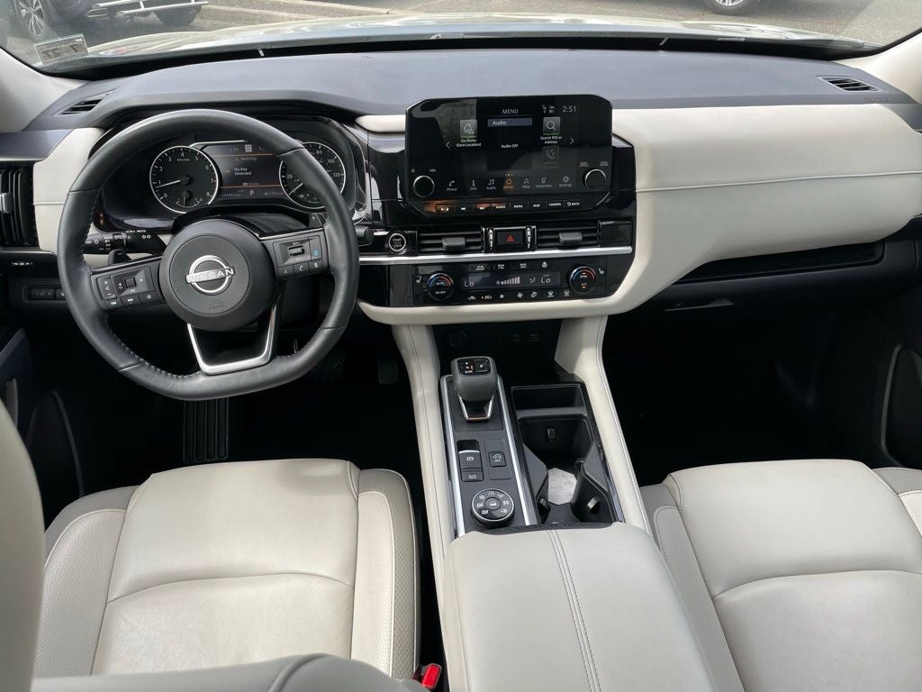 2024 Nissan Pathfinder SL