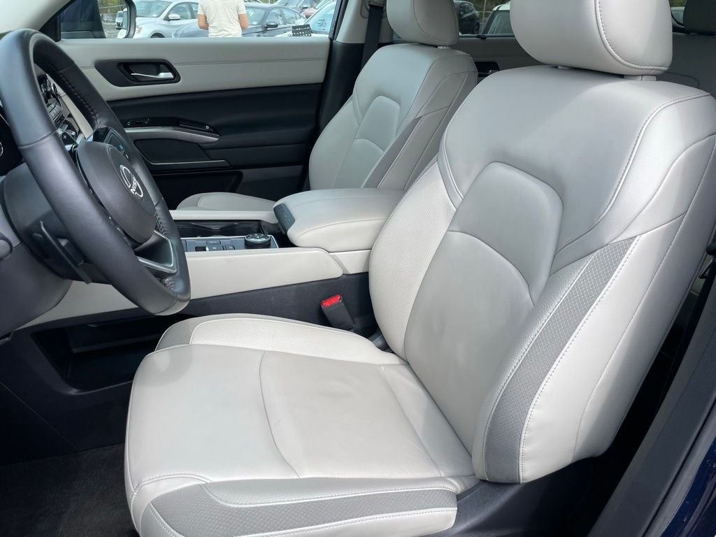 2024 Nissan Pathfinder SL