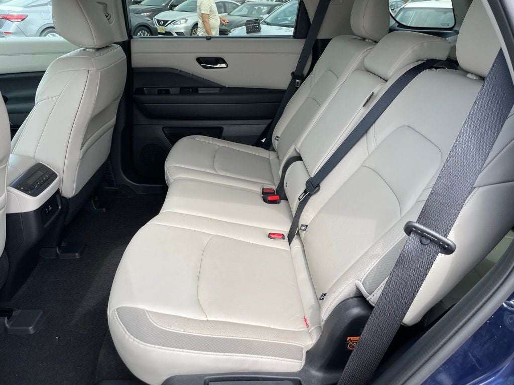 2024 Nissan Pathfinder SL