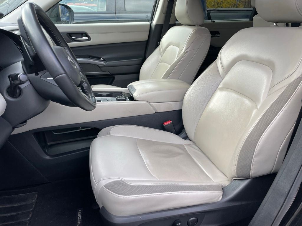 2022 Nissan Pathfinder SL