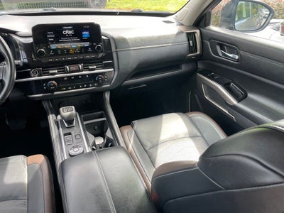 2023 Nissan Pathfinder Platinum