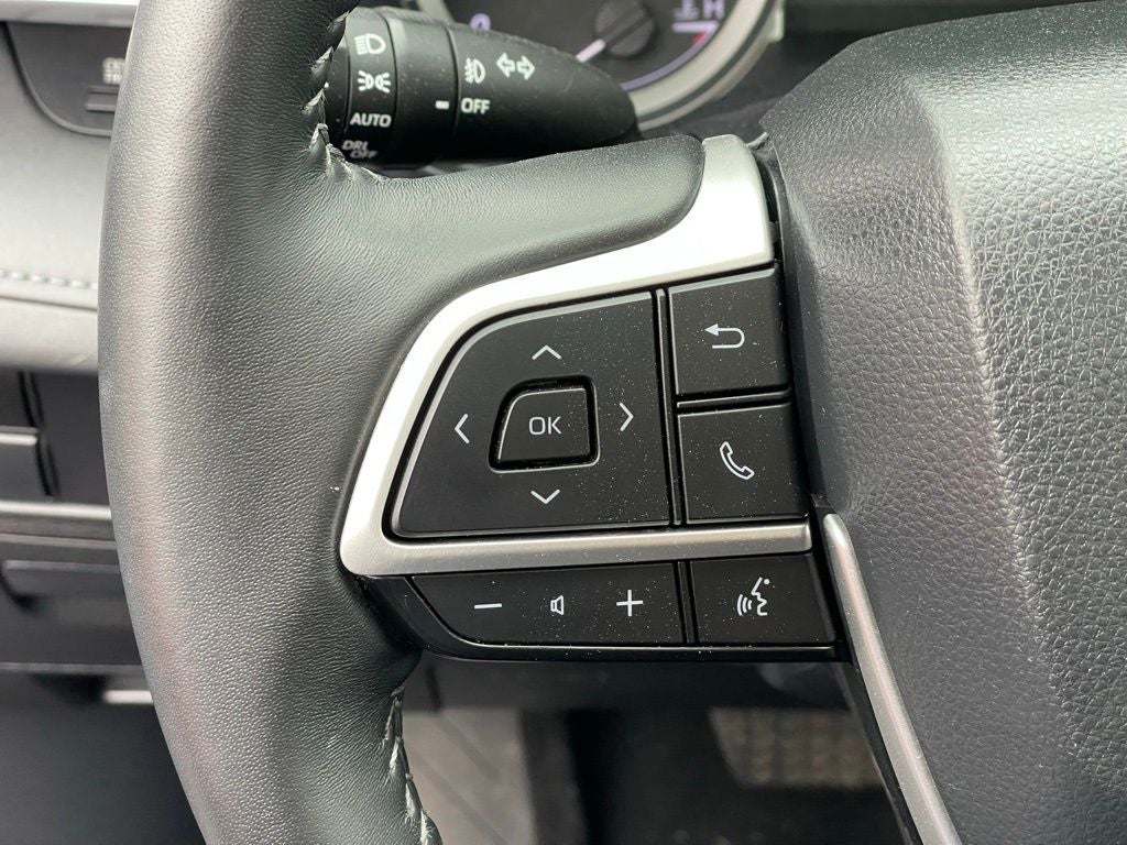 2023 Toyota Highlander Base