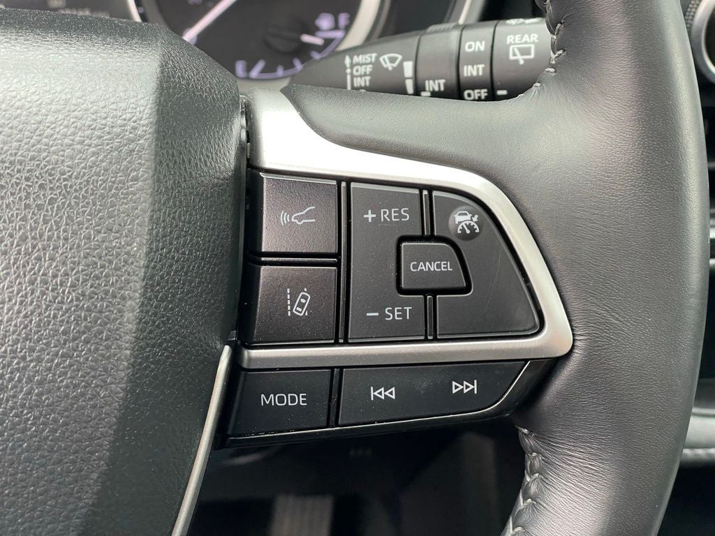 2023 Toyota Highlander Base