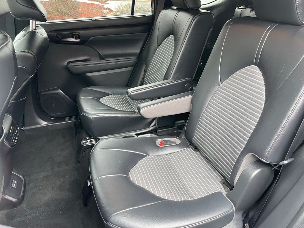 2023 Toyota Highlander Base