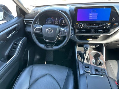 2023 Toyota Highlander Base
