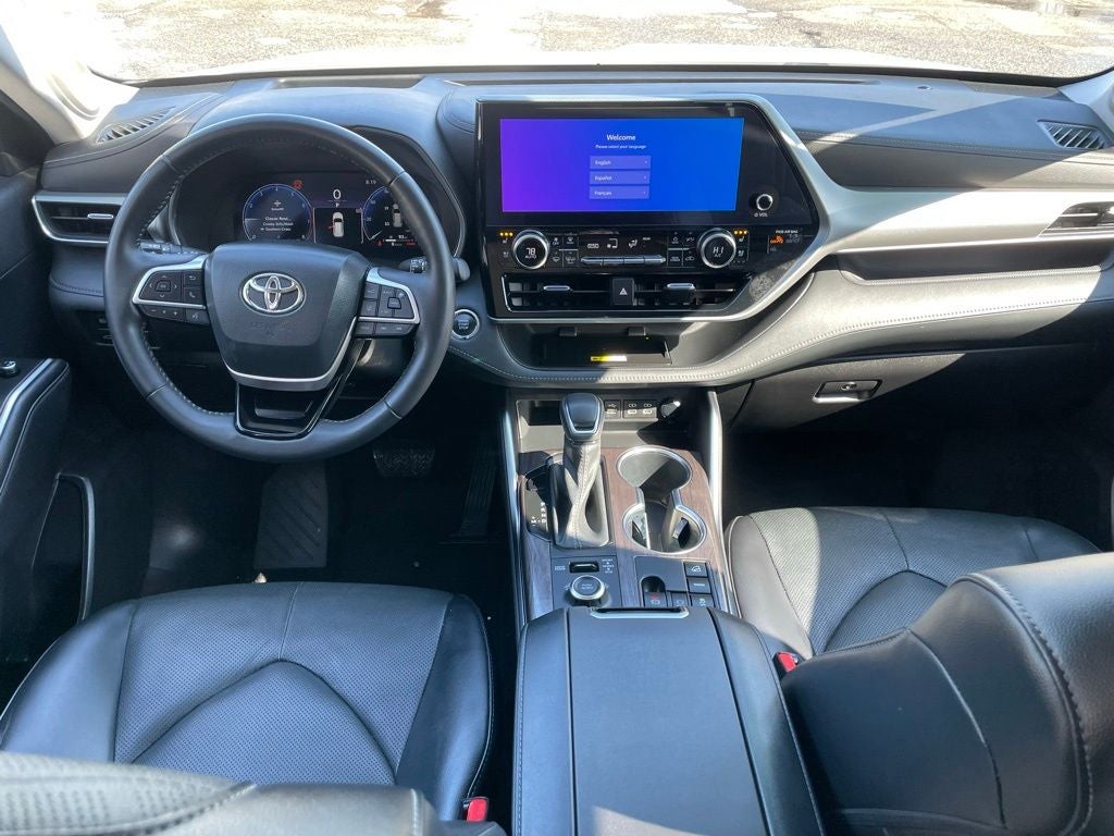 2023 Toyota Highlander Base
