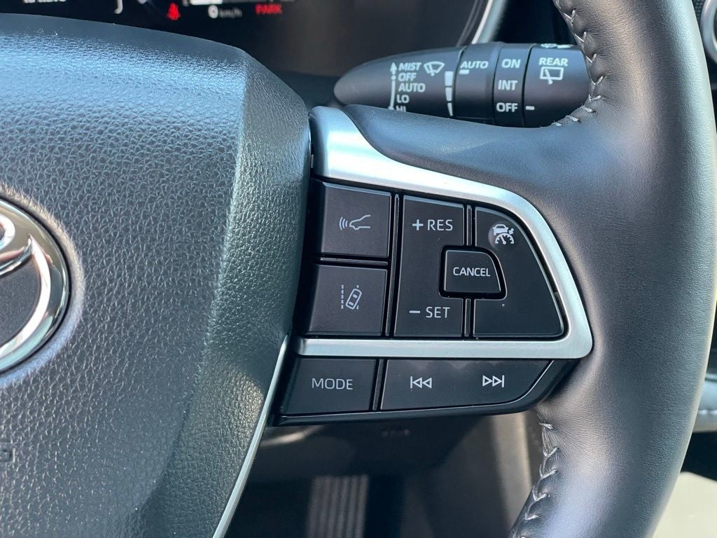 2023 Toyota Highlander Base