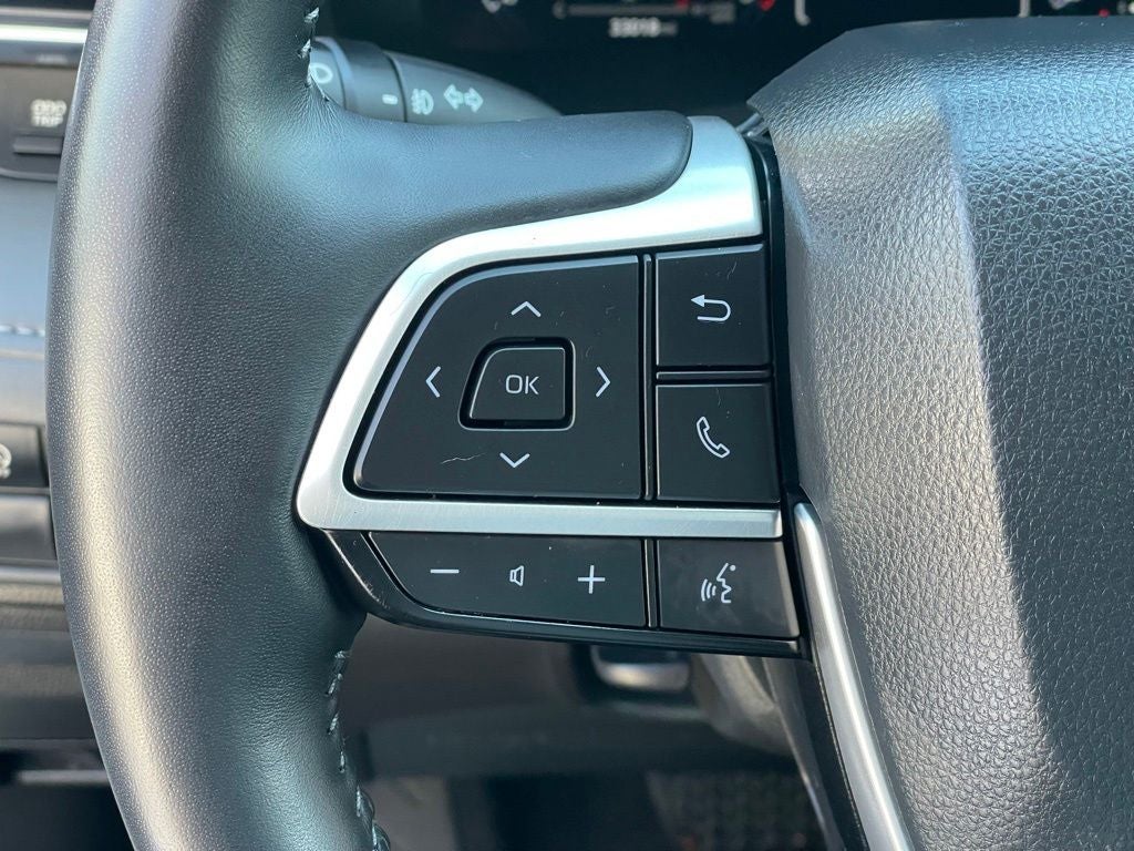 2023 Toyota Highlander Base