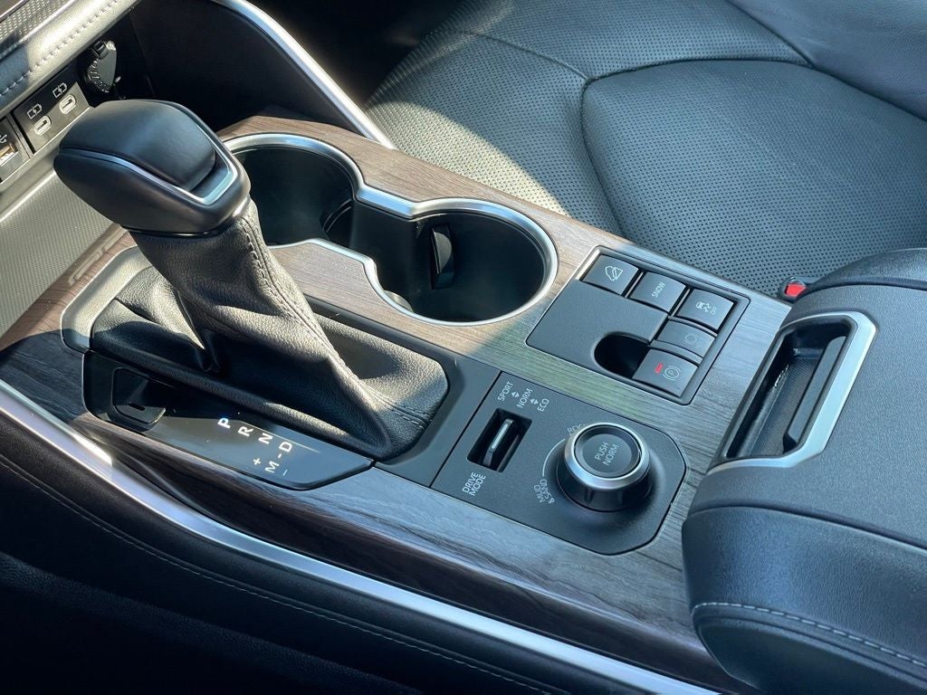 2023 Toyota Highlander Base