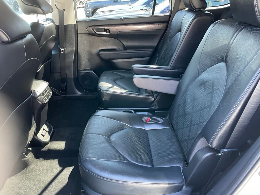 2023 Toyota Highlander Base