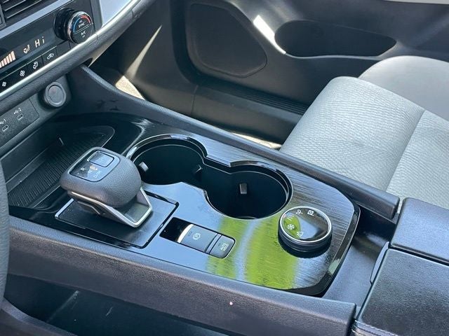2023 Nissan Rogue SV with Cloth Seating