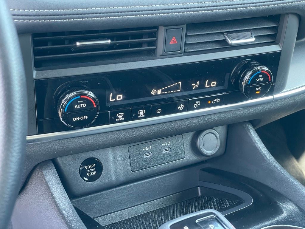 2025 Nissan Rogue SV