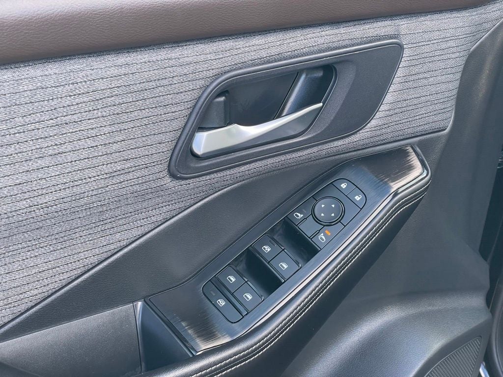 2023 Nissan Rogue SV Cloth Seating