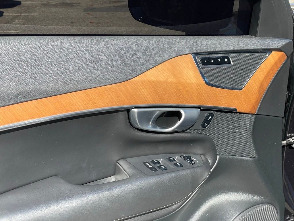 2024 Volvo XC90 B5 Plus