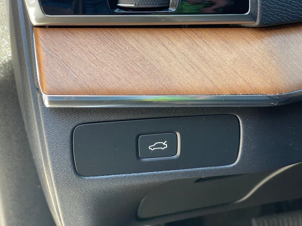 2024 Volvo XC90 B5 Plus