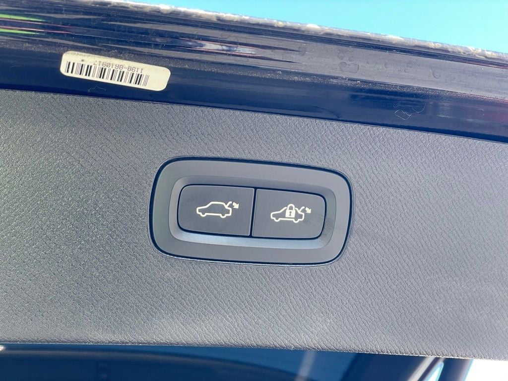 2024 Volvo XC90 B5 Plus