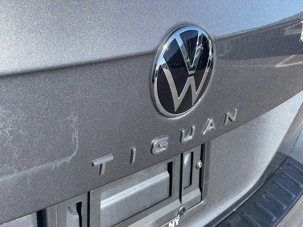 2024 Volkswagen Tiguan 2.0T SE R-Line Black