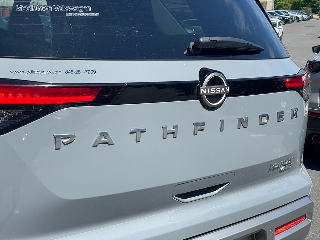 2023 Nissan Pathfinder Platinum