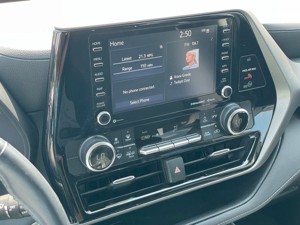 2020 Toyota Highlander LE