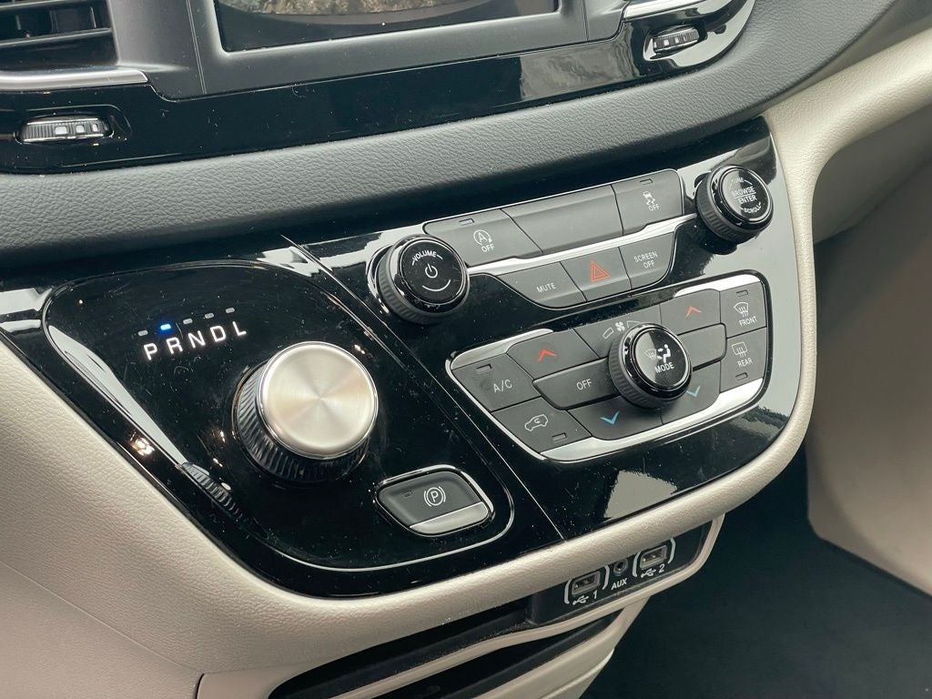 2023 Chrysler Voyager LX