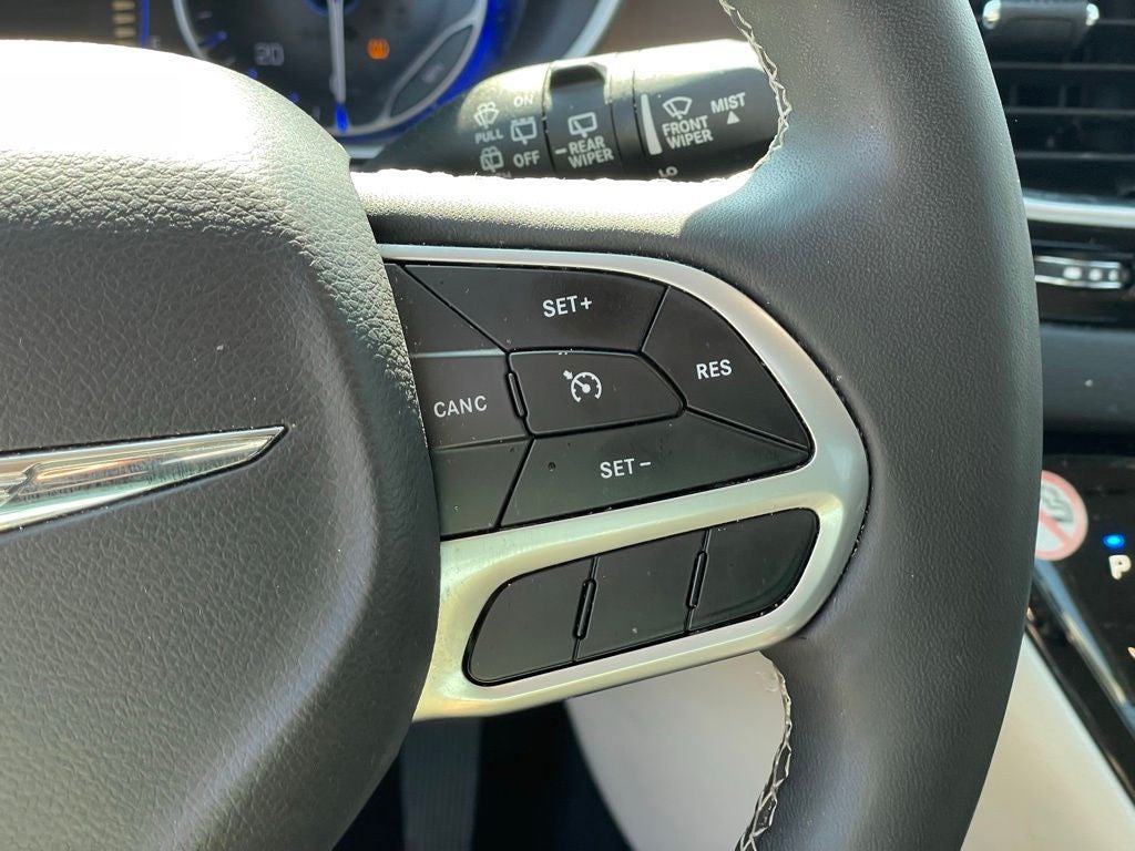 2023 Chrysler Voyager LX