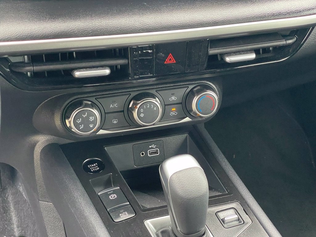 2025 Nissan Kicks S