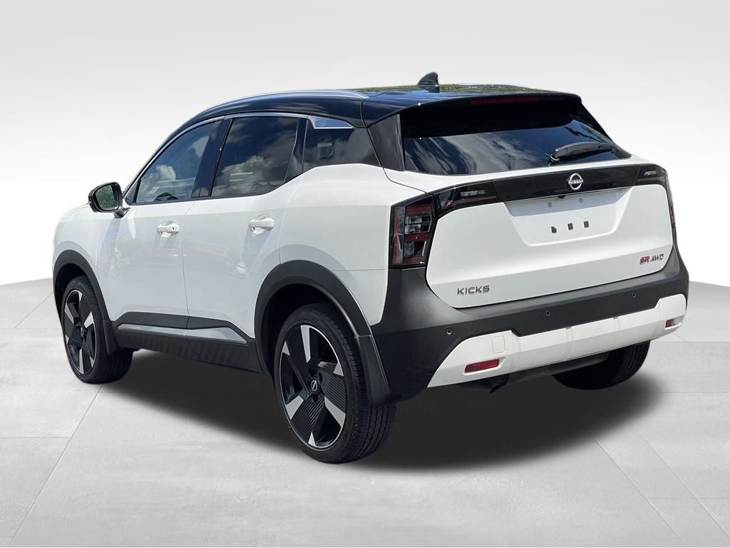 2025 Nissan Kicks SR