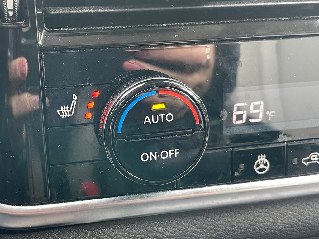 2023 Nissan Rogue SV premium