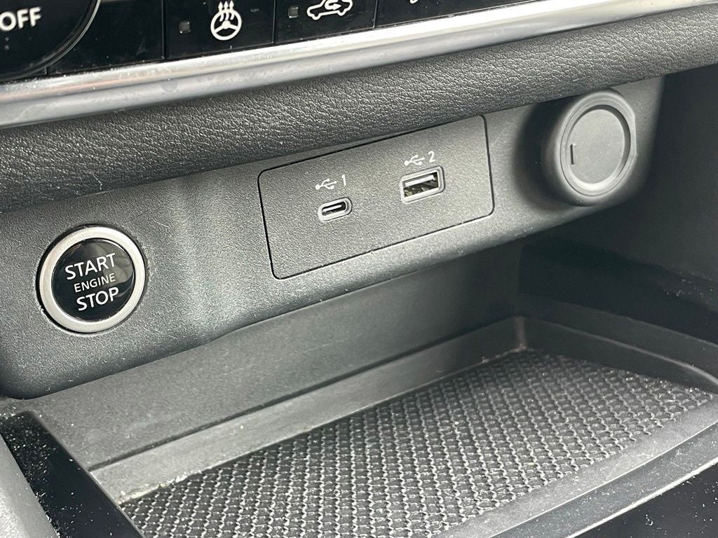 2023 Nissan Rogue SV premium