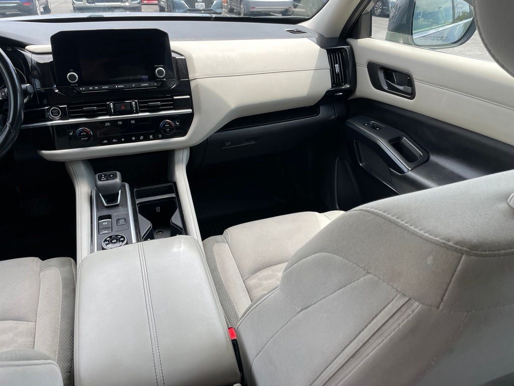 2023 Nissan Pathfinder SV