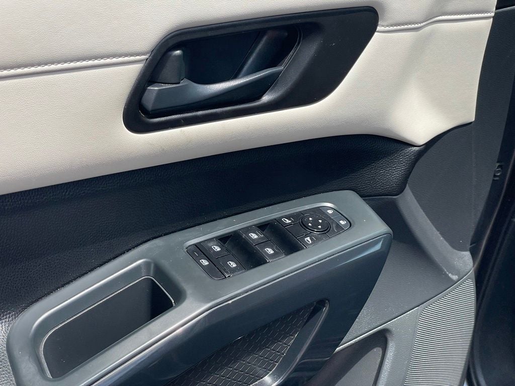 2023 Nissan Pathfinder SV