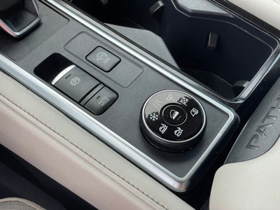 2023 Nissan Pathfinder SV