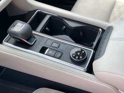 2023 Nissan Pathfinder SV