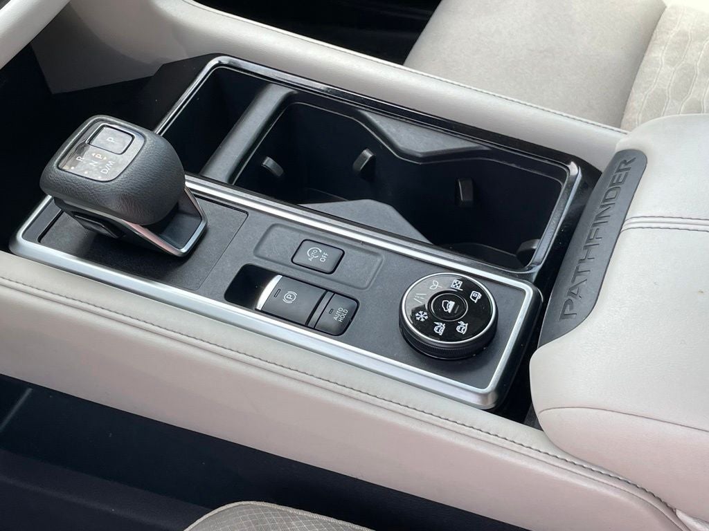 2023 Nissan Pathfinder SV