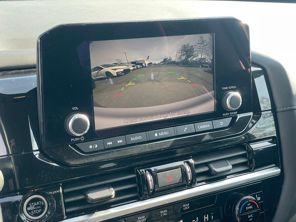 2024 Nissan Pathfinder SV